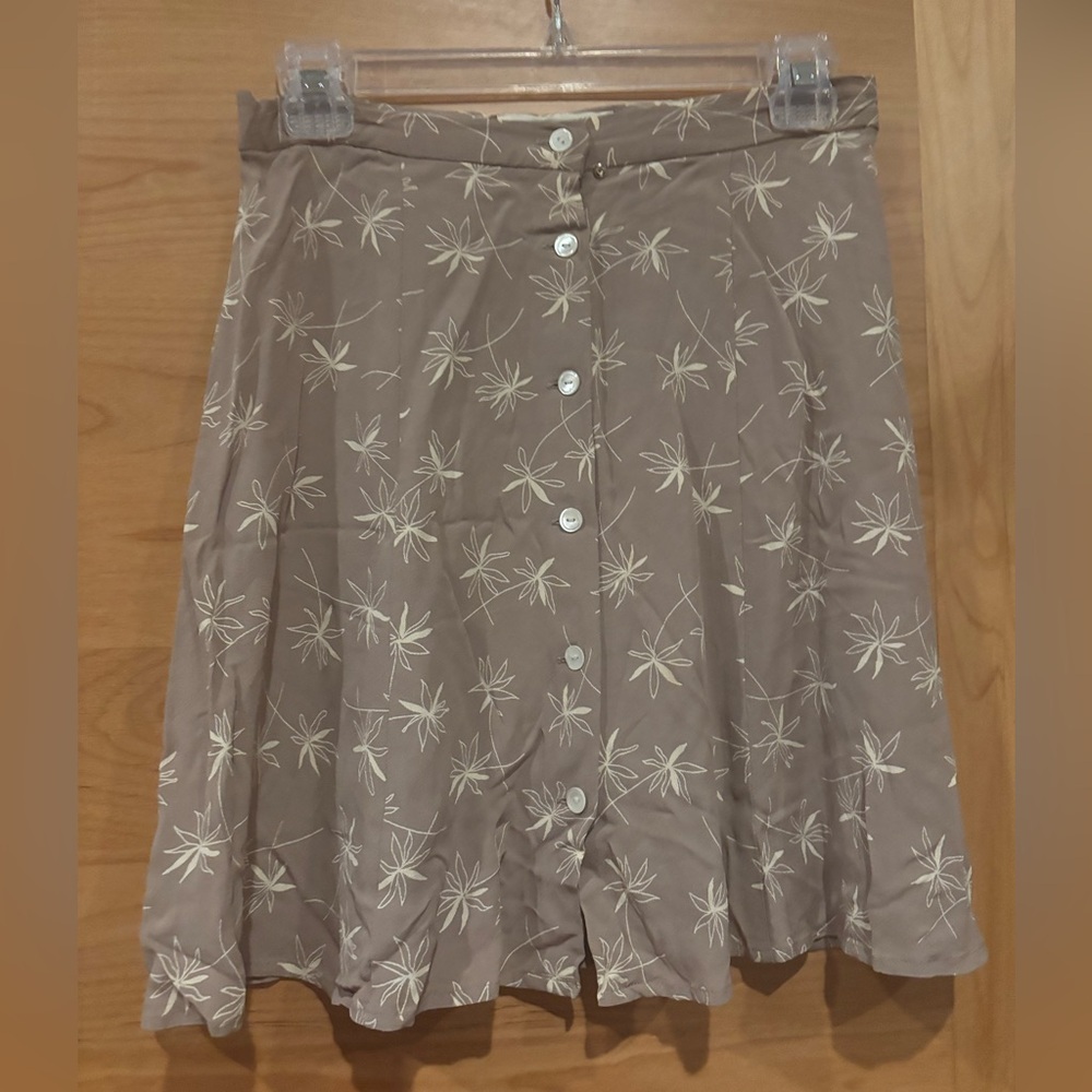 Vintage Banana Republic Taupe A-Line Button-Front Skirt with Cream Floral Print